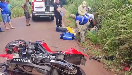 Homem fica em estado grave após acidente entre moto e carreta  na  PR-486