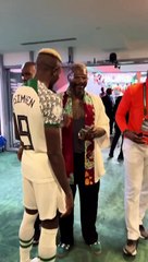 Djibril Cissé et Didier Drogba  avec Victor Osimhen après le match