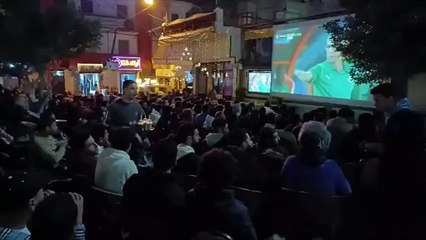 ترقب وحماس أثناء متابعة مباراة مصر وغانا من جماهير الإسكندرية