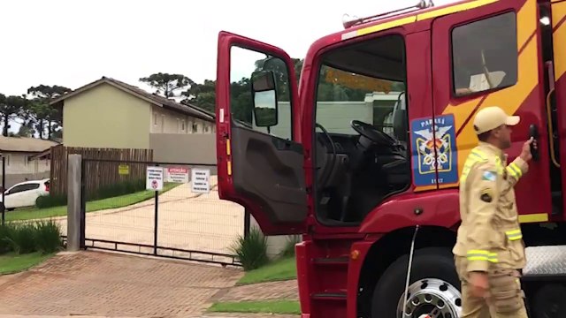 Cobra a solta: Bombeiros realizam buscas em condomínio fechado no Floresta