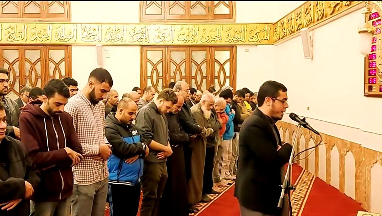 أَمَّن يُجِيبُ الْمُضْطَرَّ إِذَا دَعَاهُ _بصوت خاشع