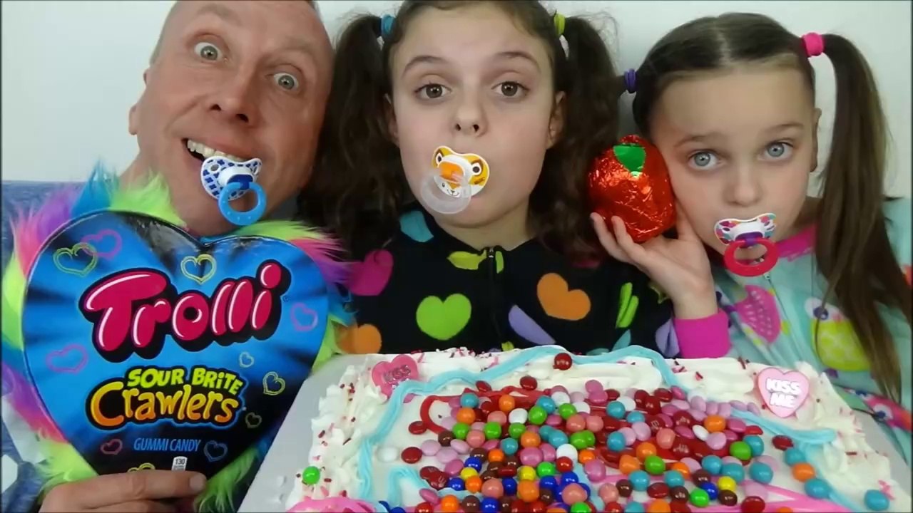 Bad Baby Giant Valentines Cake & Candy Challenge Victoria Annabelle Toy Freaks F