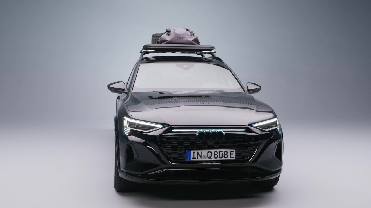 Audi Q8 e-tron edition Dakar Trailer