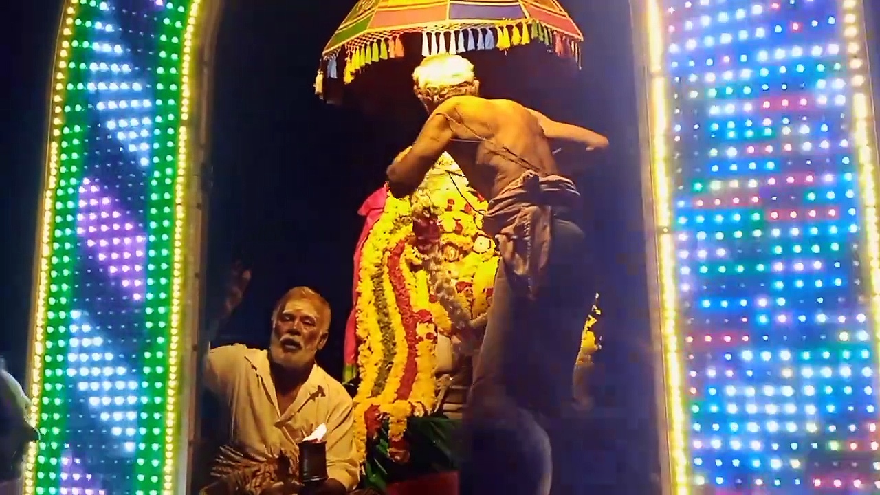 பிறவி கடன், திருமண தடை நீங்கும் தர்மபுரீஸ்வரர் ஆலய சுவாமி வீதியுலா; பக்தர்கள் பரவசத்துடன் வழிபாடு