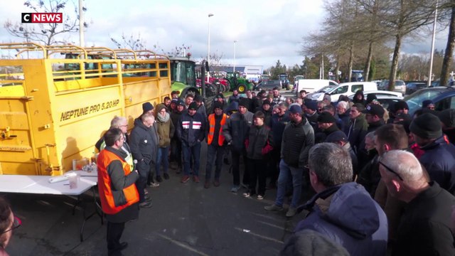 Les agriculteurs manifestent pour obtenir un meilleur prix du lait auprès de Lactalis