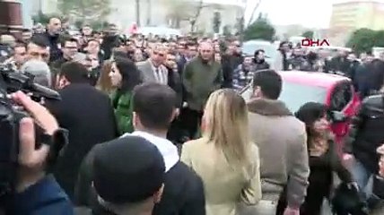 aHaber muhabiri ve kameramanına tekme tokat dayak