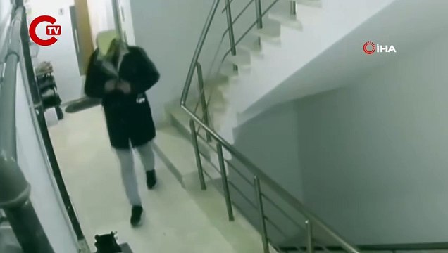 Saniye saniye kaydedildi... Çaldığı ayakkabıyı beğenmeyince değiştirdi!