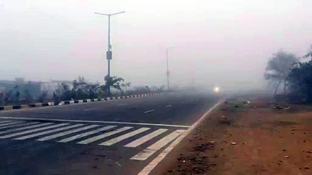 कड़ाके की सर्दी से ठिठुरी जिंदगी, कोहरे ने रोकी रफ्तार