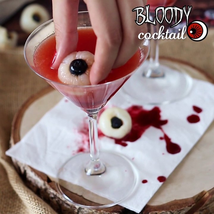 Blutiger cocktail für halloween, zum teilen und ohne alkohol!- halloween cocktail