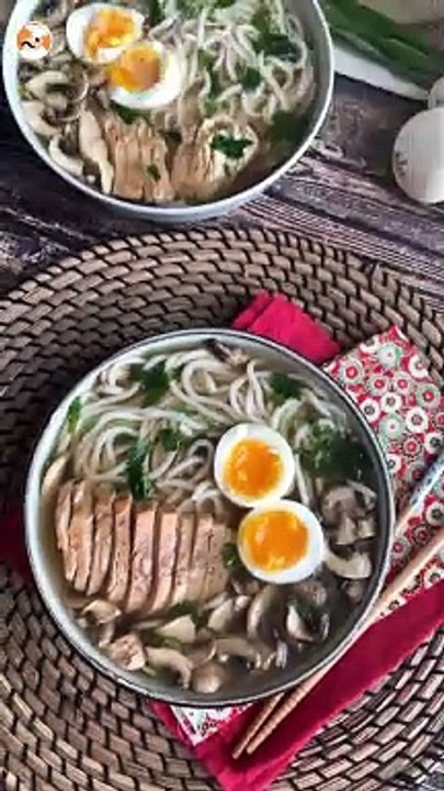 Hühnchen-ramen: die einfache version dieses ikonischen asiatischen gerichts!