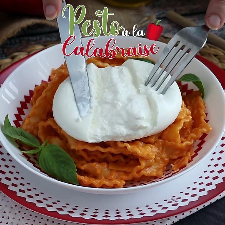 Pesto auf kalabresische art mit cremiger burrata