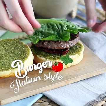 Italian style burger: pesto, sundried tomatoes, mozzarella