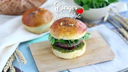 Italian style burger: pesto, sundried tomatoes, mozzarella