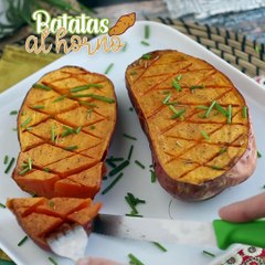 Batatas asadas al horno con salsa de yogur skyr