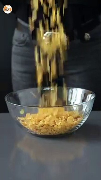 Galletas crujientes de copos de maíz con chocolate y crema de cacahuete