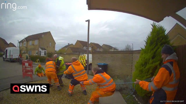 Amusing doorbell footage shows workmen winning tug of war - with manhole