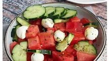 Salata de pepene si castravete