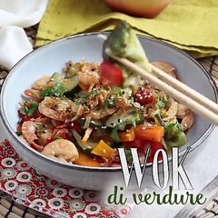 Wok di verdure, gamberi e zenzero
