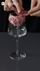 Rose di salame, il tagliere aperitivo che farà impazzire tutti