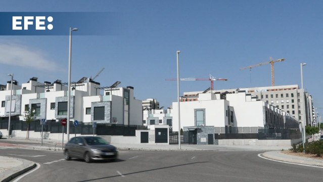 La compraventa de viviendas cae más de un 15 % en noviembre y ya suma diez meses a la baja