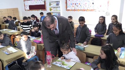 Vali Balcı, öğrencilere karnelerini verdi