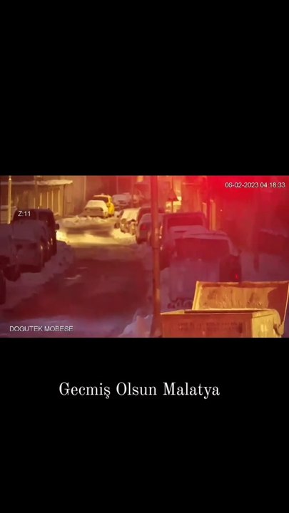 Malatya'da Deprem Anı Güvenlik Kameralarına Yansıdı