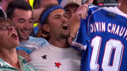 "J'ai commencé la téquila" : Mannarino, ironique, sur son élixir de jouvence