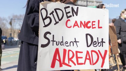 Скачать видео: Biden Administration cancels another $4.9 billion in student debt