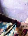 فيديو مؤلم لشاب حبسته عائلته وقيدته بسلاسل حديدية