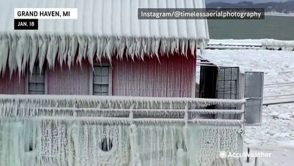 Lighthouses freeze into ice sculptures in Michigan