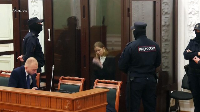 Promotoria russa pede 28 anos de prisão para suspeita de matar blogueiro