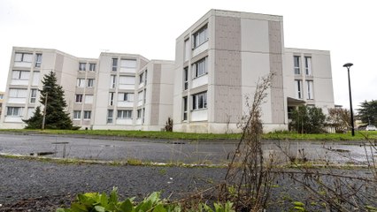 À 9 ans, il a vécu seul dans un HLM pendant 2 ans, abandonné par sa mère