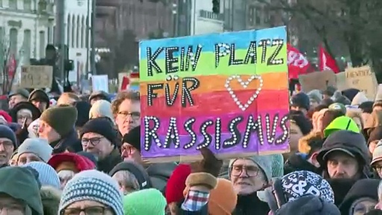 Tausende demonstrieren in Hamburg gegen Rechts