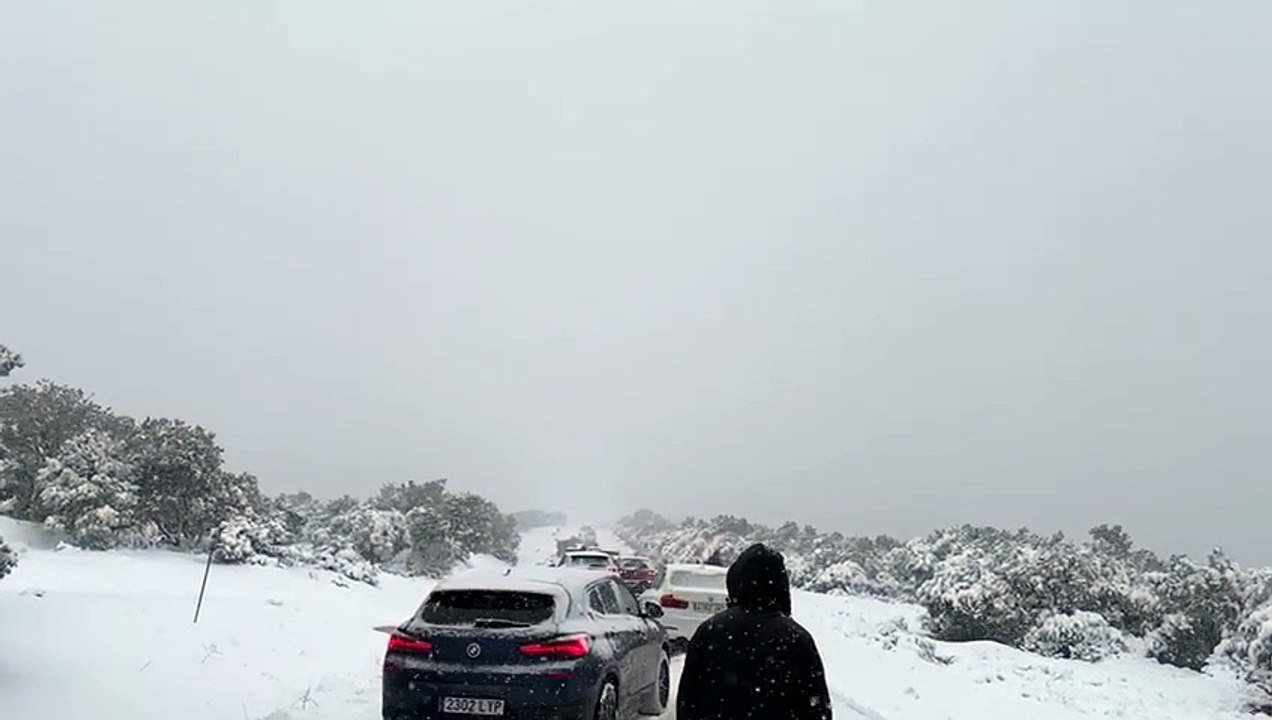 Atasco en Cedillo de la Torre por la nieve