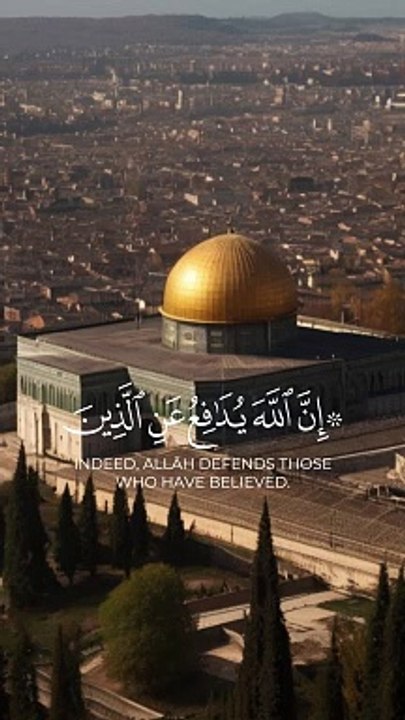 إِنَّ اللَّهَ يُدَافِعُ عَنِ الَّذِينَ آمَنُوا ۗ إِنَّ اللَّهَ لَا يُحِبُّ كُلَّ خَوَّانٍ كَفُورٍ