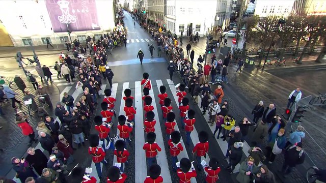 For sidste gang står livgarden i dag vagt foran dronning Margrethes residens |2024| DR