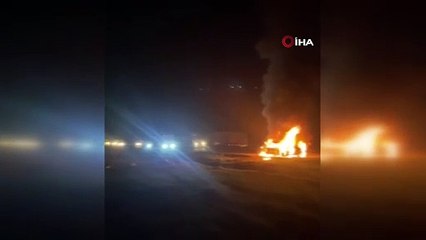 Seyir halindeki otomobil alev topuna döndü