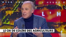 «Le dernier agriculteur que vous avez vu, Jérôme Bayle, son père était agriculteur avant lui. Il s'est suicidé. Il s'est donné la mort il y a cinq ans parce qu'il n'en pouvait plus»