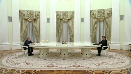 ماكرون يقطع آخر خط اتصال بين روسيا والغرب