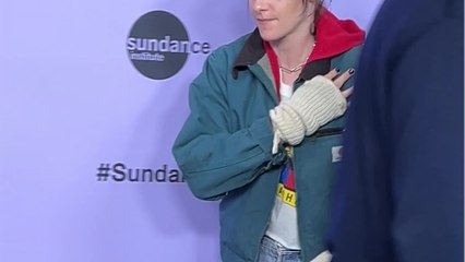 VIDÉO GALA - Kristen Stewart : look décontracté et ultra tendance pour la première de son nouveau film