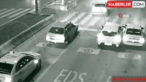 Hızını Almayan Otomobil Kırmızı Işıkta Bekleyen Araçların Arasına Daldı