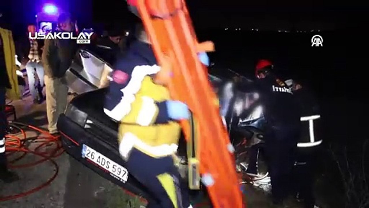Uşak'ta İşçi Servisi İle Otomobil Çarpıştı 7 Yaralı