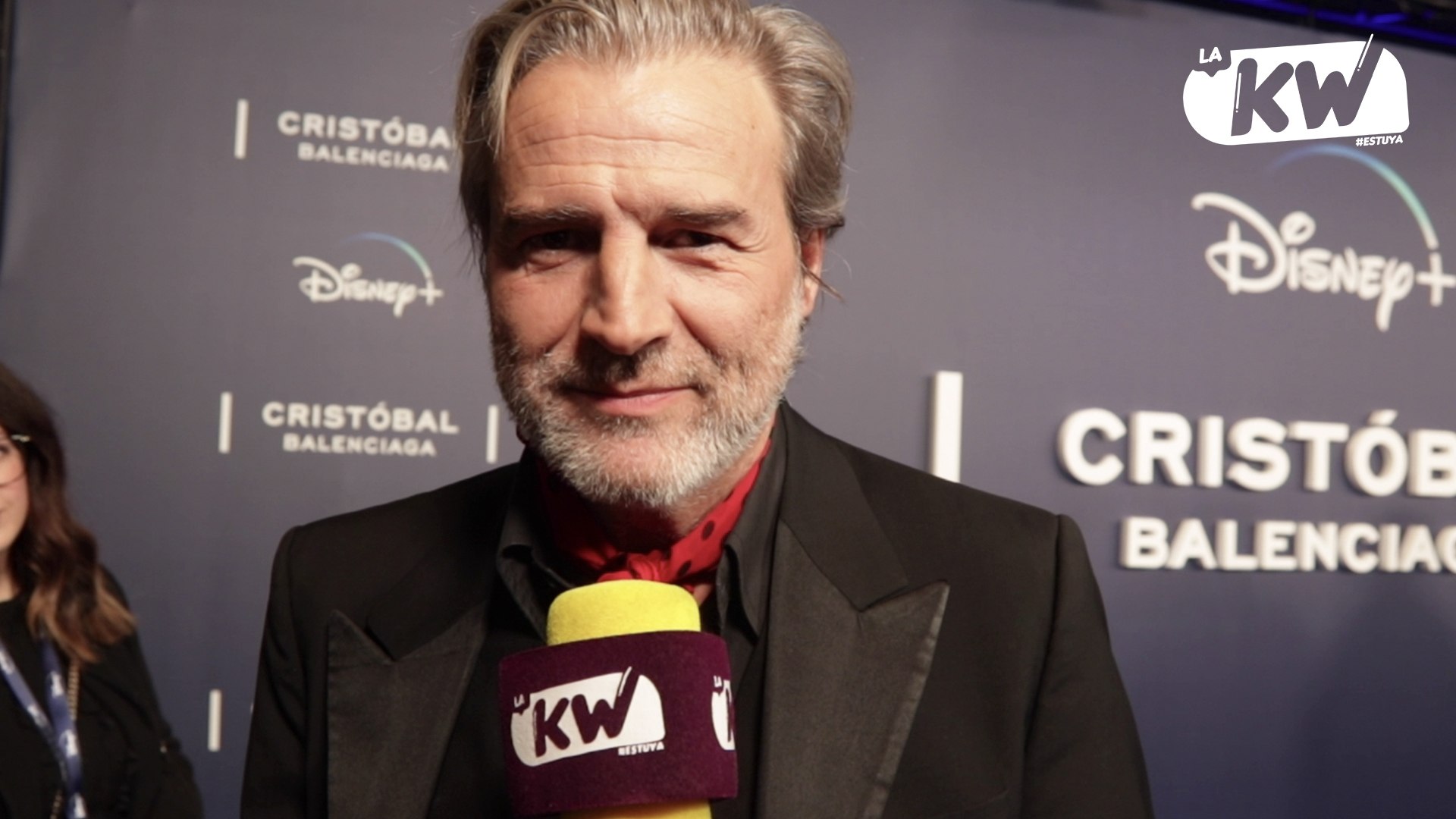 ⁣Alberto San Juan presenta “Cristóbal Balenciaga”: La alta costura cobra vida en Disney+