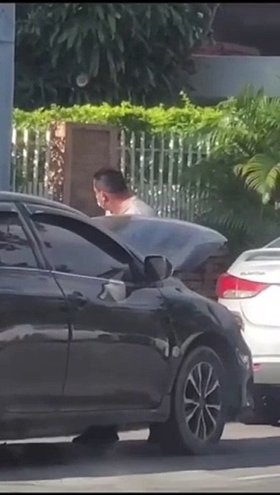 Así roban batería a carro en plena calle en San...