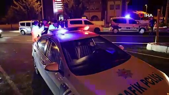 Dur ihtarına uymayan aracı, polis ekipleri ateş ederek durdurdu