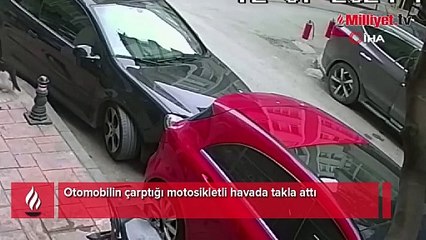 Otomobilin çarptığı motosikletli havada takla attı