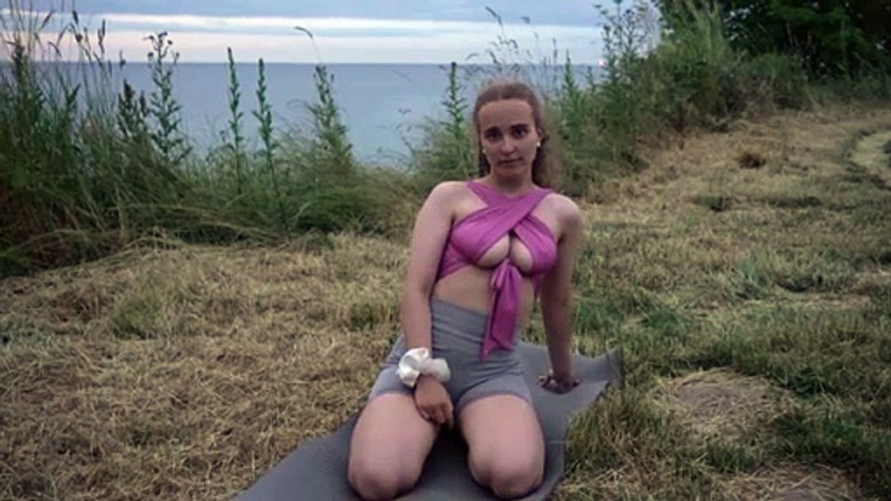 YOGA_ON_A_CLIFF(360p)