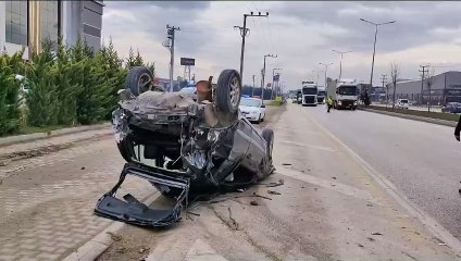 İnegöl’de kontrolden çıkan otomobil takla atarak devrildi