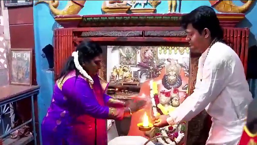 பிரதமர் மோடியின் அறிவுறுத்தலை ஏற்று தெலங்கானாவில் அனுமார் கோவிலை சுத்தம் செய்த தமிழிசை