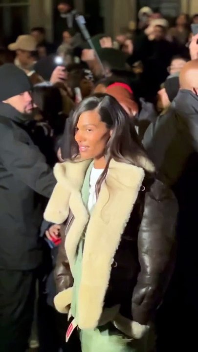 Tina Kunakey au défilé Kenzo collection homme automne/hiver 2024/2025 lors de la fashion week à Paris (PFW) le 19 janvier 2024.